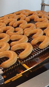 #howitsmade Churro Doughnut! It's not half doughnut, KK Friends..relax😉 they're full sized ring doughnut and cut apart😁😜 Enjoy dipping them into the special sauces, dark chocolate, white chocolate, tiramisu and caramel sauce! 🤤 | KRISPY KREME DOUGHNUTS & COFFEE - INDONESIA