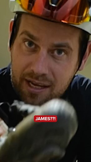 White cycling shoes… HOT or NOT? 👀🔥 Hopefully Hank’s shoes have found their way into the wash by now after this dressing down by Adam Blythe 🤣 #GCN | Global Cycling Network