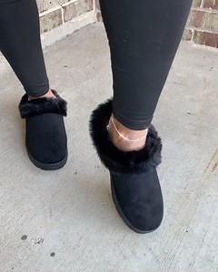 Drop a  if you would rock this @teamwardrobe heat   Search: FAV MULES BLACK ANKLET www.teamwardrobe.com  ➡️➡️➡️➡️BUY NOW AND PAY LATER WITH AFTERPAY ⬅️⬅️⬅️ #girls #fashion #hair #fall #makeup #love #hot #stylish #photooftheday #eyes #cute #pretty #style #fashionblog #beautiful #nails #beauty #girly #lashes #springfashion | THE WARDROBE | Facebook