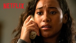 Todos tienen un secreto por el cual morir 👀🏠🔪. Hay alguien en tu casa, ya disponible en Netflix. | Netflix