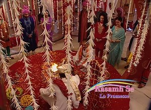 Zee Magic tient sa promesse ! Bani, Jai, Pia et Jigyasa sont de retour sur votre petit écran. Ne manquez pas les épisodes de la SAISON 3 de votre série préférée LA PROMESSE (Kasamh Se) du lundi au vendredi à 18h CAT ( 19h WAT - MRU 21h) #LaPromesse #Saison3 #VivezBollywoodAutrement #ZeeMagic | Zee Magic Africa