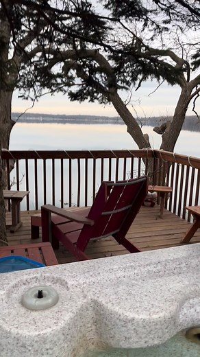 Thanksgiving perfection in MN! Hot tub , lake view , calmness 🍀 | Belle Haven BNB lake/hottub