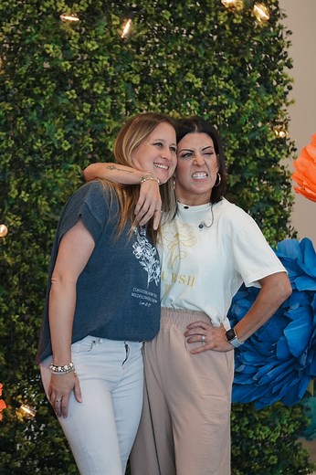 Flourish was a night to remember! Even when life gets tough, we're choosing to stay, grow, and bloom right where He has us. Worship, the Word, sweet treats, Refreshers and the Bloom Bar-what a night with our Radiant Women! | Chapelhill Church - Bremen