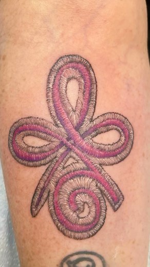 🔥 This incredible embroidery-style tattoo created by our very talented tattoo artist, @mattattooed! 🎨🖋️ From concept to skin, Matt brings your ideas to life in stunning inked artwork. 💫 Whether it’s a personalized design or a unique concept, Matt’s expertise turns visions into mesmerizing reality. Get ready to be amazed! @mattattooed is available to take appointments at our studio every Saturday-Sunday so be sure to book your spot! #tattooart #InkedMasterpiece #EmbroideryStyleTattoo #MasterP