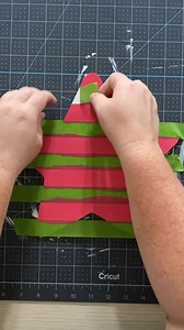 Step by step tutorial on how to paint buffalo check plaid. What do you think would you give it a try? | Weekend Craft