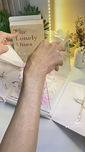 Butterfly surprise box 🦋 🎂💕 | Daisy Cakes