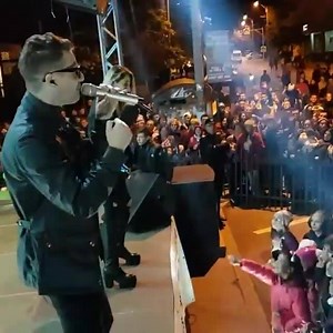 21K views · 904 reactions | ne-am cam distrat la Huși #AkcentLive #lidiaBuble #tiampromis | Adrian Sina | Facebook