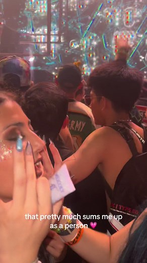 Embracing Rave Culture with Glitter Sparkles 💗🍬