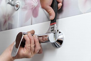 How to Repair a Shower Valve When It's Making Noise