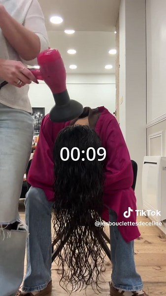 Séchage rapide des cheveux bouclés au diffuseur