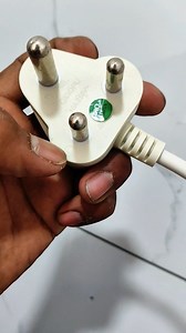 Geyser Plug Lagate Hi MCB Trip 😱 Real Electrical Reason! Geyser ko socket me plug karte hi MCB trip ho jaati hai? 😵‍💫 To problem geyser me nahi, wiring me hoti hai ⚡ Most common reason hota hai: 👉 Phase aur Neutral ka reverse connection ❌ Aaj ke modern geyser ke andar in-built safety system hota hai 🛡️ Jo thoda sa bhi fault detect hote hi supply turant cut kar deta hai. Solution simple hai 🛠️ Tester se Phase-Neutral check karo Aur socket me unko correct position me set karo ✔️ Ye video har