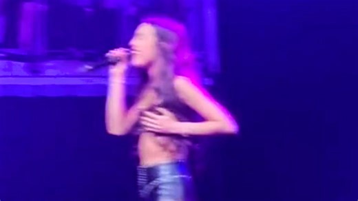 Olivia Rodrigos BH springt während Konzert auf