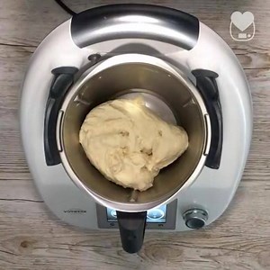 Hier seht ihr wie einfach es ist Baguette selber zu machen.😀 😁 Zum Shop: buff.ly/2RuxlXF | ThermoTasty - Thermomix Rezepte & Videos