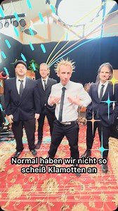 Ja gut, für die Tour ziehen wir uns auch noch mal um… 25.09.2025 Kiel, Die Pumpe 26.09.2025 Cottbus, Glad-House 27.09.2025 Leipzig, Felsenkeller 16.10.2025 Fulda, Kreuz 17.10.2025 Aarau, Kiff 18.10.2025 Winterthur, Gaswerk 24.10.2025 Hannover, Pavillon 25.10.2025 Köln, Carlswerk 06.11.2025 Bremen, Kulturbahnhof 07.11.2025 Dresden, Alter Schlachthof 08.11.2025 Berlin, Astra 27.11.2025 Bielefeld, Forum 28.11.2025 Coesfeld, Fabrik 29.11.2025 Hamburg, Große Freiheit 36 08.01.2026 Dortmund, FZW 09.01