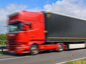 A93: Viel zu schnell – Trucker heizt über die Autobahn - Frankenpost