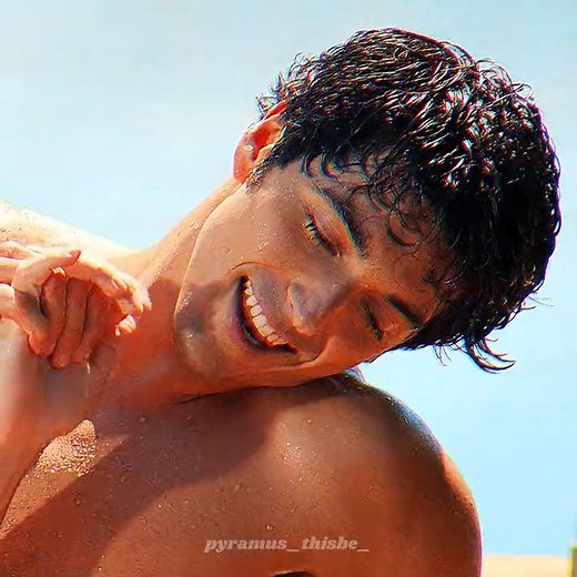 Gorgeous #redwhiteandroyalblue #RWRB Vid by @pyramus_thisbe_ | Xem Gì Đêi ?