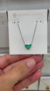 21 reactions | Ari Heart mood changing necklace 朗✨ #kendrascott #mood #moodjewelry #ariheart #mondaymood | Occasionally Yours | Facebook