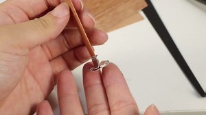 100 pcs Wooden Candle Wicks kit, Include 50 Pcs 5.1 X 0.5 Inch Candle Making Wicks and 50 Pcs Iron Stand Naturally Smokeless Wooden Candle Wicks Candle Cores for DIY Candle Making