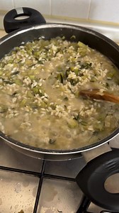 Risotto con puntarelle e acciughe, cotto nel brodo vegetale 🥕 🧅 🥔 🥗 buon pranzo | Morena Girometti Beauty