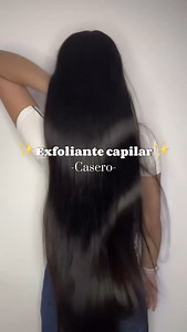 ¿Por qué hacer exfoliación?🎀 Es muy útil para eliminar la acumulación de productos en nuestro cuero cabelludo, limpia a profundidad y en algunos casos ayuda a eliminar la caspa; recuerda que si tienes alguna problemática en tu cabello, como irritación, ardor o caspa excesiva, lo mejor es acudir con un profesional para que te brinde el tratamiento adecuado.🩷 Recetas👇🏼 1. Café y shampoo: es la que más utilizo, sólo debes mezclar una cucharada de café granulado y una cucharada de tu shampoo fav