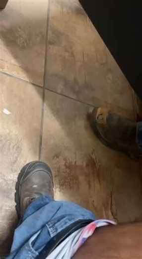 Helping a married man unload understall 🔥😈 Follow backup acct @GuysThatShowOf2 & @PhoenixStoriesX