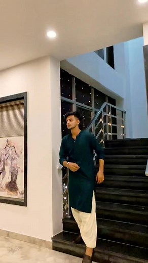 Mere hothon se dhuandhar nikalti hai Jo boli #pratikvir #photographychallenge2023 #photochallenge2022 #photographychallengeraphychallenge #photographychallengepicture #viral2023 #reelsfb #foryourpage #explorepage #SmileMakeover #smile #foryou #virals #explore #everyone #energy #etsy | Pratik virat