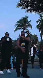 12K views · 470 reactions | Finalement on va danser quelle chanson les fêtes ci norr ?  Tous les artistes kmers sortent seulement les Bangers ces derniers temps 凉凉 Écoutez aussi cette petite, c'est l'artiste @Lastar Mad ft Ténor 朗 C'est du lourdddd  On craque ? #slaybabe Je n'ai aucun droit sur la musique jouée dans cette vidéo | Slaybabe | Facebook