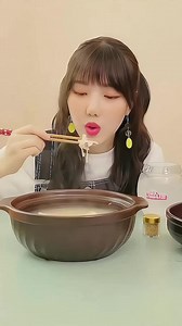 Yerin Eating Fancam: Mukbang Moments with GFriend