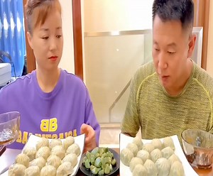 7K views · 114 reactions | Did he watch 36 Strategies? He is quite suspicious #eating show #eating challenge #husband and wife eating food #eating #mukbang #asmr eating. | Yasmina ❶ | Facebook