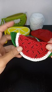 Proses merajut dompet koin semangka #tutorialrajut #crochettutorial | Elly Elsi