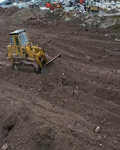 CAT 963B tracked loader is fixing the place | Ideas Hermosa