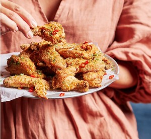 46K views · 2K reactions | The fried chicken that got me (and Mama Noi) dancing | Marion Grasby | Facebook