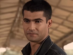 gunescicegisin on Instagram: "sevdim ama #ezel #ezeleyşan"