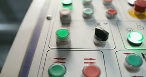 La machine est en production. Gros : vidéo de stock (100 % libre de droit) 3675743323 | Shutterstock