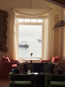 A day at Villa Sant'Andrea begins at a relaxed pace, with mesmerizing sea views and an al fresco breakfast featuring traditional brioche and granita. The experience continues at Lido Villeggiatura, where refreshing dips in the sea are perfectly complemented by a freshly filled, hand-made cannolo siciliano. Later, unwind by our infinity pool and savor the stunning views over the Bay of Mazzarò.​ -​ Una giornata a Villa Sant'Andrea inizia con un ritmo rilassato, con viste incantevoli sul mare e un