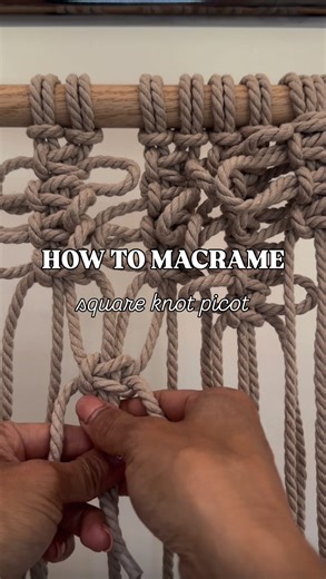 This is a technique that I would love to explore a little more. The square Knot picot is so beautiful. #Macramé #MacraméTutorial #MacraméForBeginners #MacrameWallHanging #HowToMacramé #macrameforbeginners #diypattern | Reform Fibers