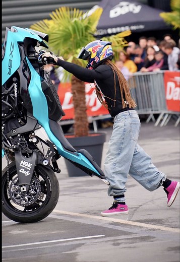 New Wheelie technique unlocked ! 🤪🏃🏽‍♀️ | wheelie bar