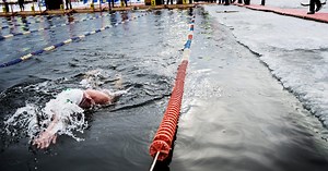 Die Weltmeisterschaf im Eisschwimmen in Murmansk