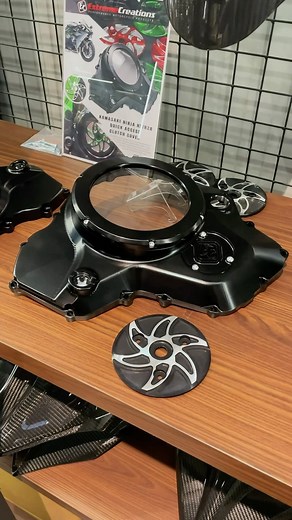 @extremecreation Clear Basket Clutch For Kawasaki H2/ H2R Our billet quick access clutch cover fits directly to the engine the same as the OEM cover & uses all the OEM mounting hardware accepts the stock fairing mount brackets & also accepts the OEM Oil filler cap. #one3kawasakiH2 #kawasakiH2 #H2 #one3extremecreations #extremecreations _________________________________________________ Need more info about parts, bike service, and problem solving, please contact our sales & service advisor at: @a