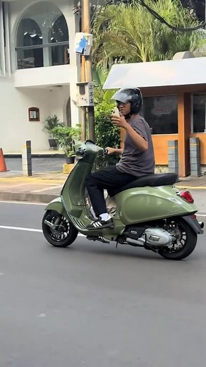 𝙑𝙀𝙎𝙋𝘼 𝘼𝙎𝙄𝙓 on Instagram: "edisi nyoree • Rekomendasi Part Vespa Matic & Titanium @rayscoots.id • 📷: @aliefsk_ ➖➖➖➖➖➖➖➖➖➖➖➖➖➖➖➖➖ #vespa_asix #vespa #vespamatic #vespamodifikasi #vespagram #vespaindonesia #vespa24jam #inspirasivespa #vespathailand #scoot #vespastyle #vespavietnam #vespamodern #vespasprint #cameravespa #vesmet #vestic #vespasprint #vespaclub #vespamania #fyp #reels"