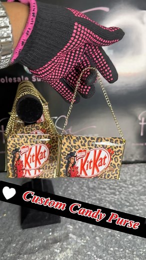KitKat Purse Anyone? 🔥🍫 Unique Party Favors are such an attention grabber at any event 😏 • • #candypurse #chocolatepurse #craft #crafting #partyfavors #custompartyfavors #customprint #tutorial #reels #reelsvideo❤️ #reelsinstagram #reelsexplore | Paradise Galore Prints