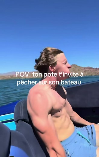 Pêche en bateau POV : invite de pote pour une journée de pêche