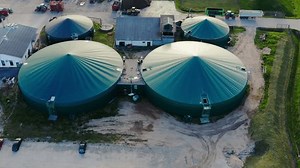 Luftaufnahme des Biogasgewinnungskomplexes. Biogasanlage. Gewinnung von: Stockvideos & Filmmaterial (100 % lizenzfrei) 3632376757 | Shutterstock