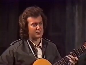 Предлагаем произвести опознание одессита - хоть здесь он и неприлично молод Исполняет песню Булата Окуджавы - самое то в день Сухопутных Войск | Одесский Позитив