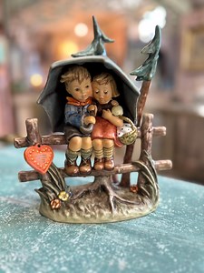 2005 Special Edition April Shower Hummel - Etsy Canada