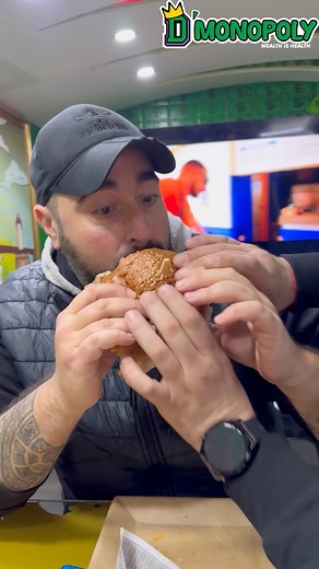 #България #вкусно #храна #клип #музика #Бургер #приятели #заведение | Tsvetomir Kaloyanov