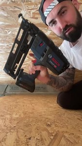 Pour cette deuxième mise en situation #builtwithbosch, Mathieu de Passion Finition a grimpé dans sa mezzanine pour faire les louanges du cloueur GNH 18V-64 M Professional ! | Bosch Professional Outillage électroportatif et accessoires