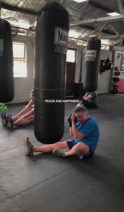 PEACE & HAPPINESS ✌🏽😄 • • • #northsideboxing #fit4boxingfit4anything #boxing #boxingfamily #boxinggym #boxingtraining #boxingclasses #boxingfun #nundahboxing #wellbeing #community #compete #discipline | Northside Boxing Brisbane