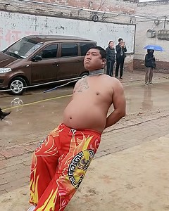 Meet one of the strongest men! | Bloom