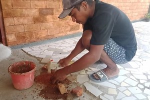 Coloring artificial bricks using brick dust | Andris Brick Art